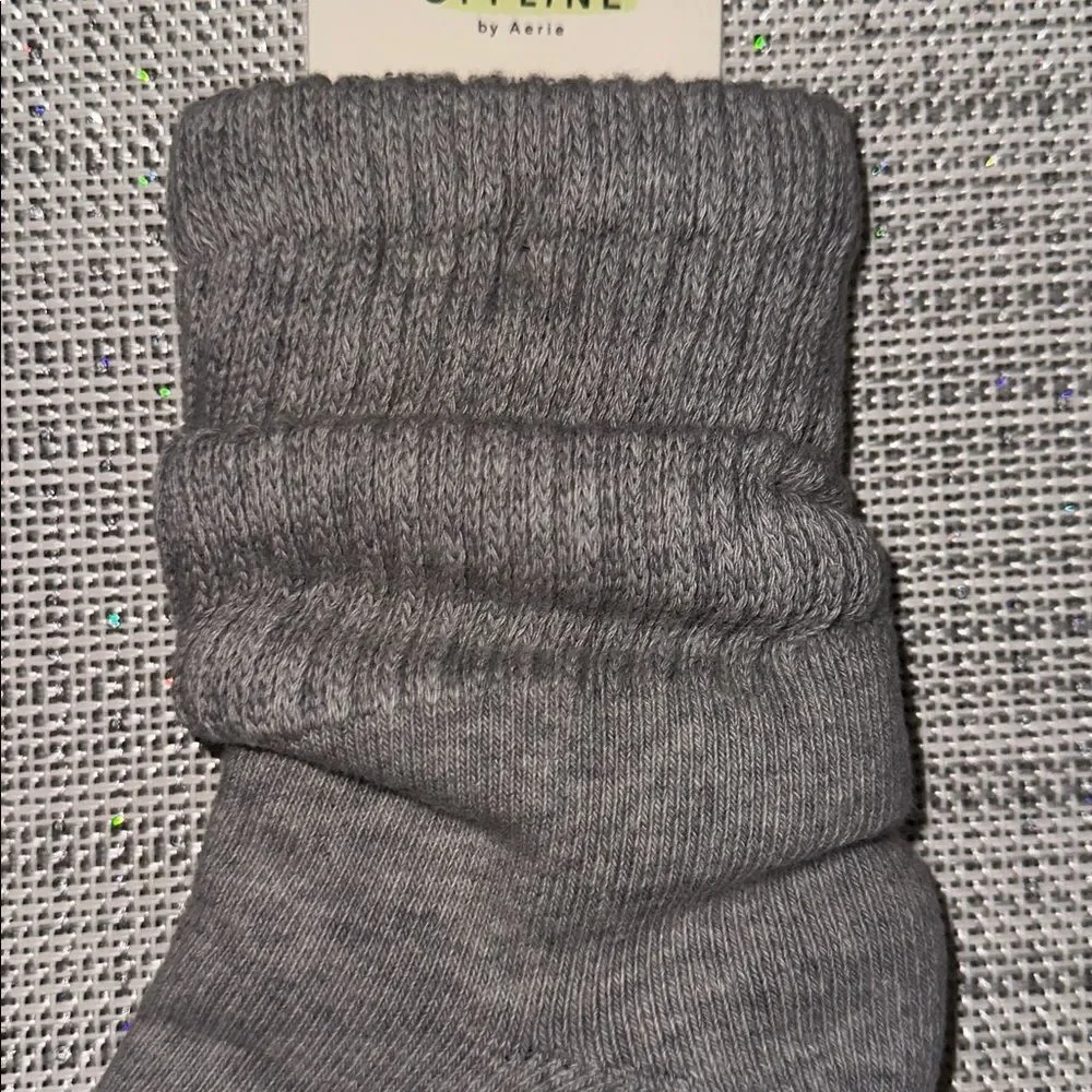 OFFLINE Gray Short Scrunch Tab Logo Cotton Socks